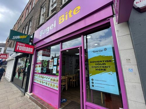 최신 회사 솔루션 정보 높은 밝기로 화면을 마주치는 창문